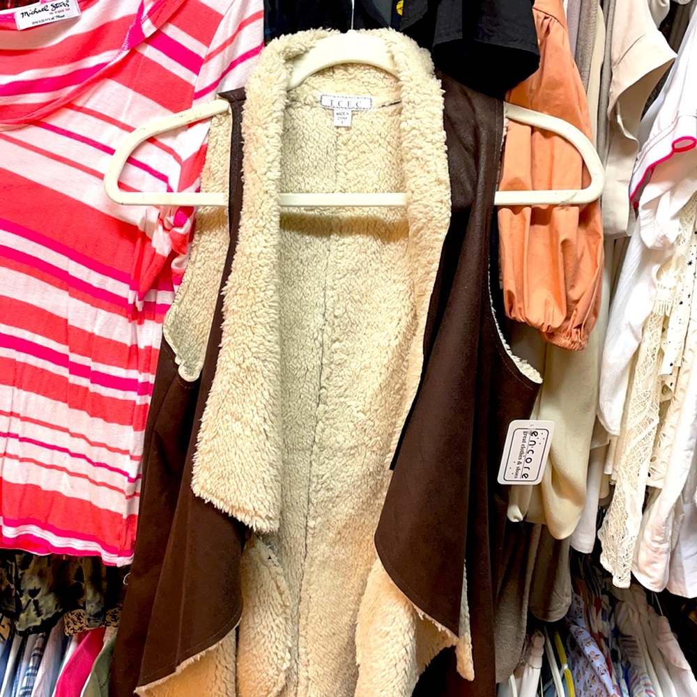 Super cute brown suede and cream fuzzy vest with tags
